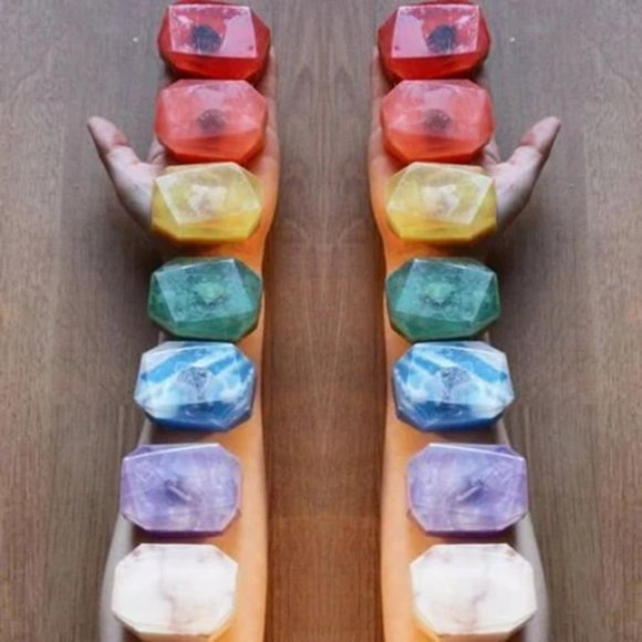 ESSENTIAL CHAKRA KIT (Crystal Soap Collection) - Picture 5 of 7